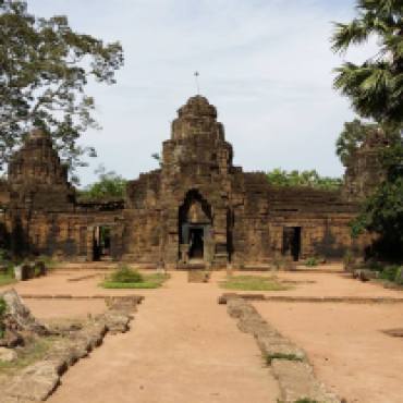 Pagoda Phumĭ Tônlé Bati